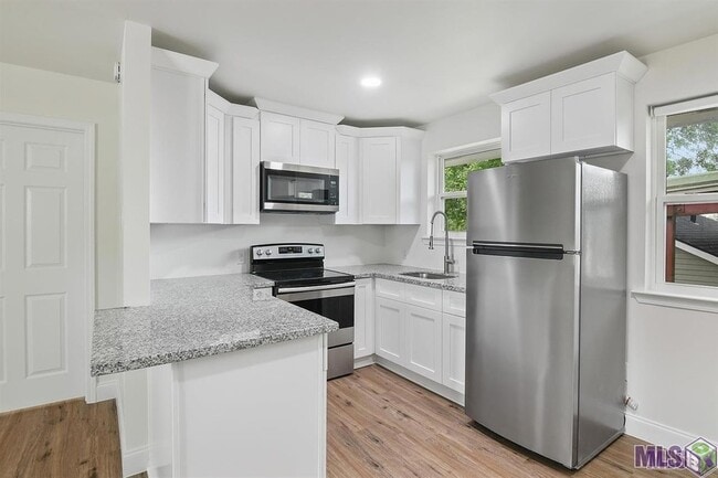 Building Photo - 212 Centerville St NE