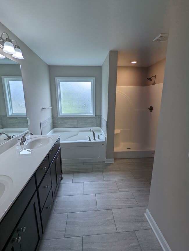 Building Photo - 3B/2BA With 2 car garage, Large Bonus Room...