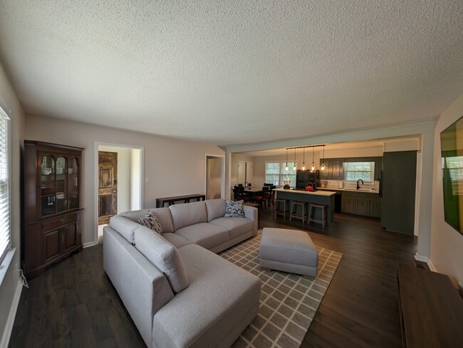 Building Photo - 35 Thomas Cove