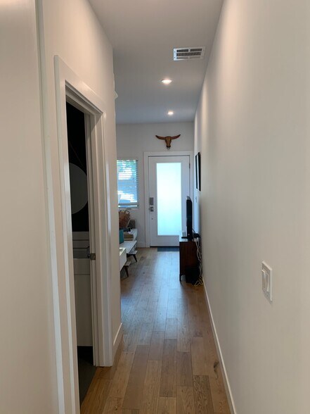 Building Photo - 3310 1/2 S Durango Ave