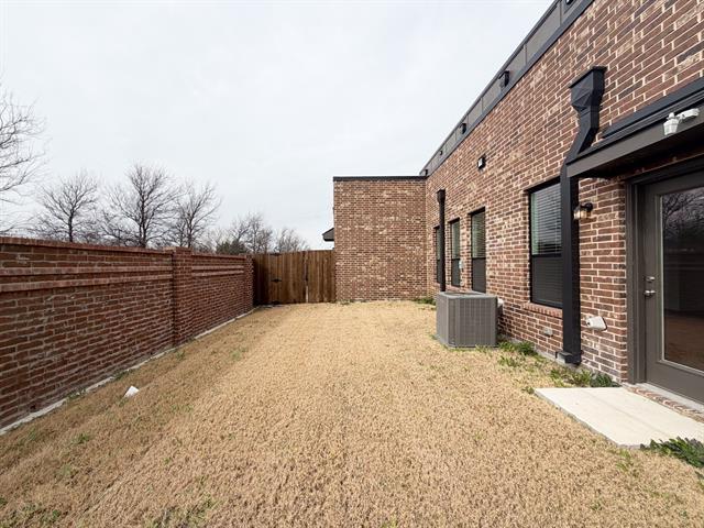 Building Photo - 2121 Layla Dr