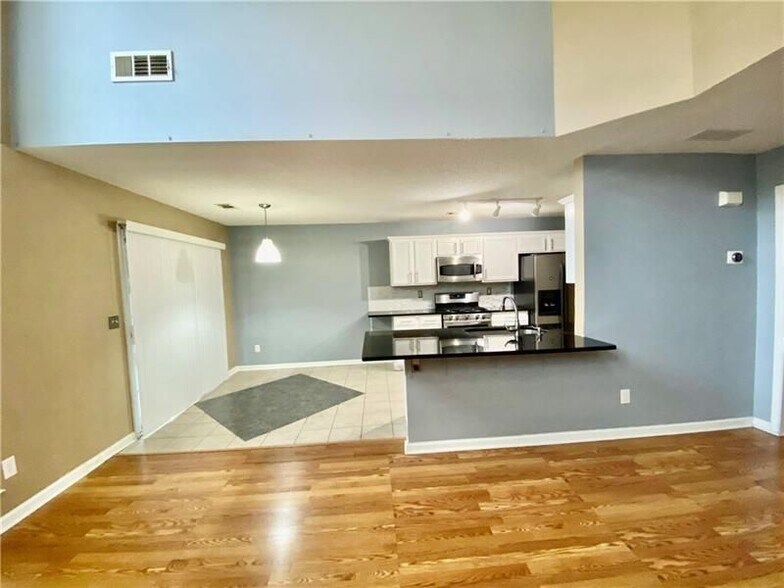 Building Photo - 9020 Friarbridge Dr