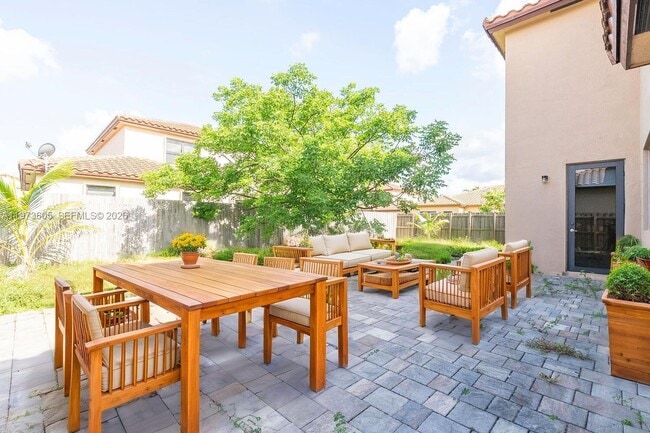 Building Photo - 516 SE 35 Ave