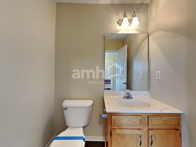 Building Photo - 557 Whispering Pines Pl