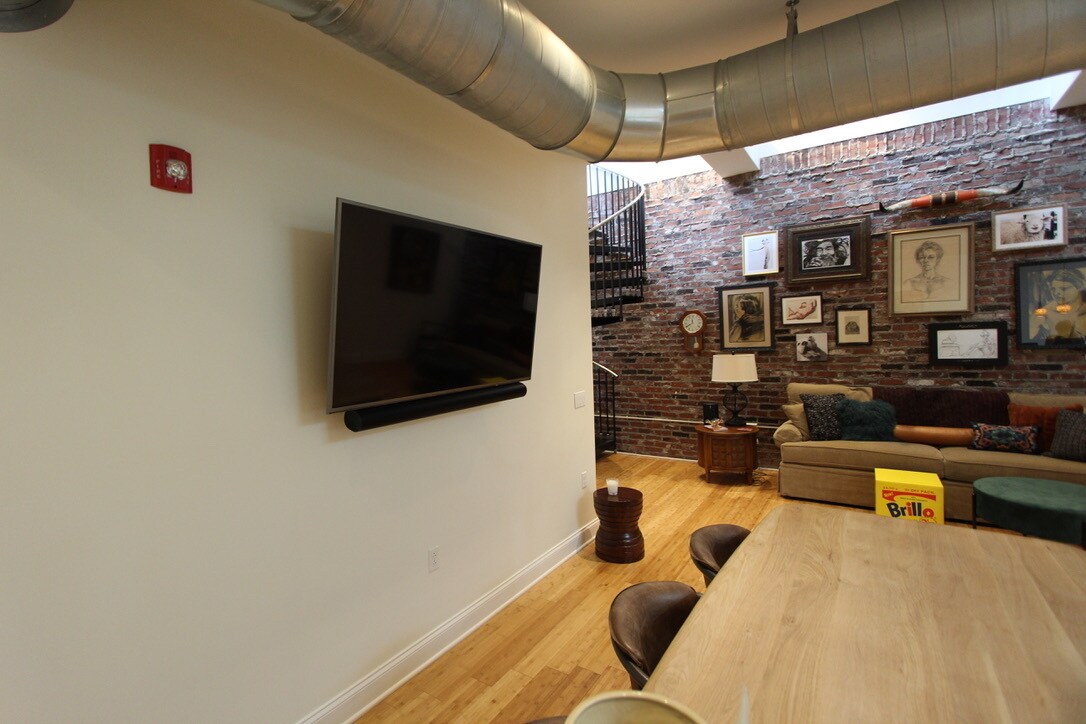 Tv Seating - 139 7th St