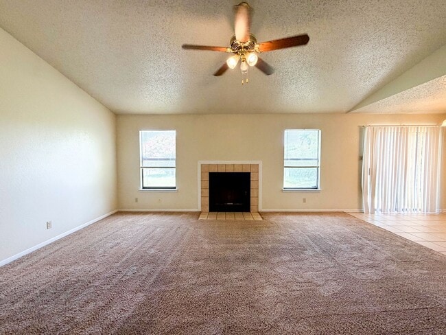 Building Photo - 2607 Bluebonnet Dr