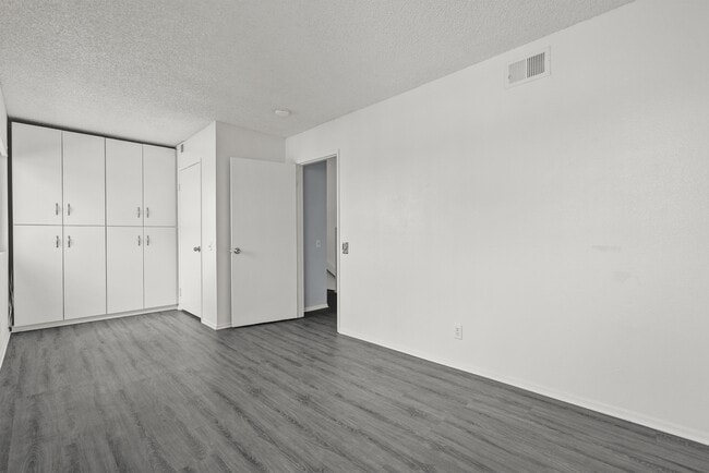 Building Photo - 9346 N Van Nuys Blvd W