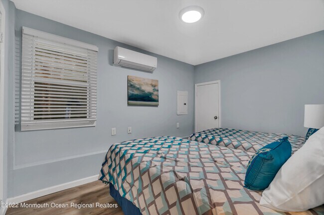 Building Photo - 262 1st Ave