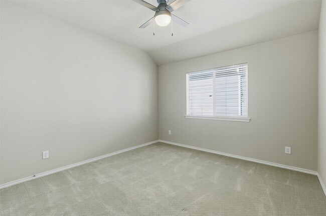 Building Photo - 9028 Manana St