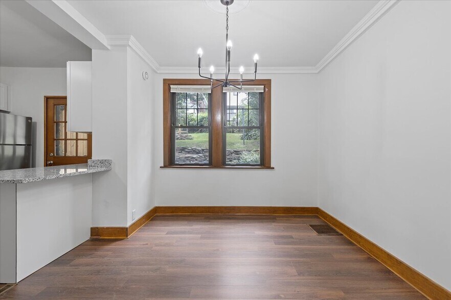 Building Photo - 3033 Brentwood Ave