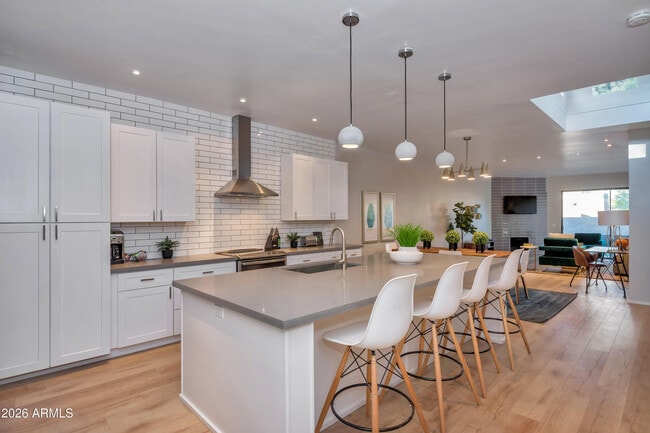 Building Photo - 7599 E Pleasant Run