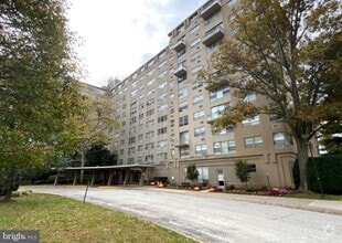 Building Photo - 1030 E Lancaster Ave