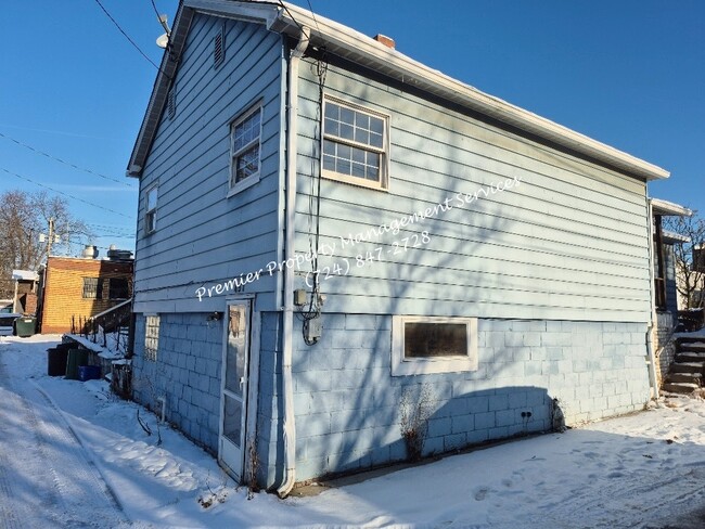 Building Photo - 451 Maplewood Ave