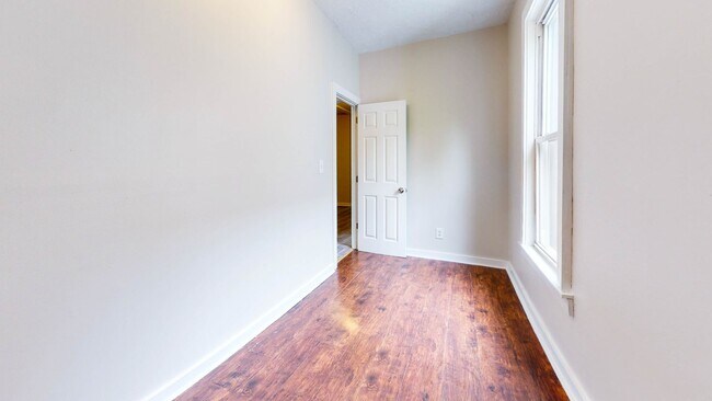 Building Photo - 46-48 Henry St - 2R