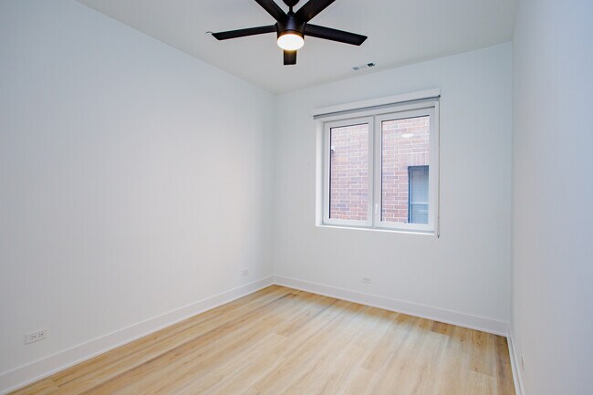 Building Photo - 3821 N Ashland Ave