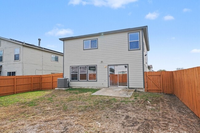 Building Photo - Spacious Cul-de-Sac Home with Greenbelt Privacy - Realtor Commission: $500