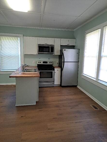 Building Photo - 1004 W 5th Ave