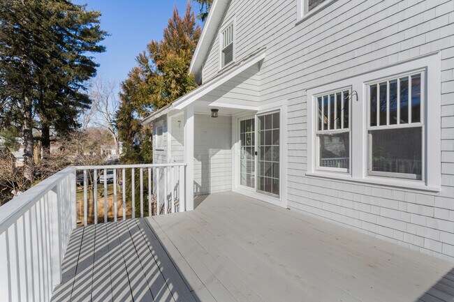 Building Photo - 124 Holmes Ave