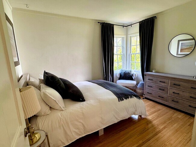 Building Photo - 2828 Laurel Canyon Pl
