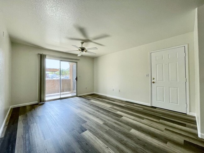 Building Photo - Upgraded Condo Available! Gated Community 1 Bedroom!