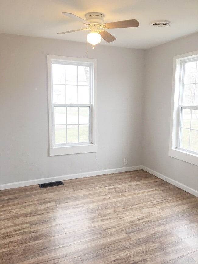 Building Photo - For Rent...4764 Warnock Ave, Granite City