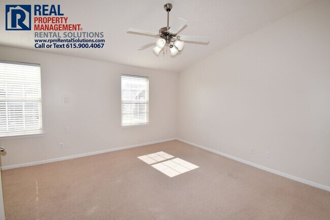 Building Photo - Beautiful Smyrna townhome less than 1 mile...