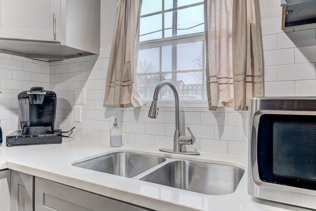 Building Photo - 2720 Truxillo St