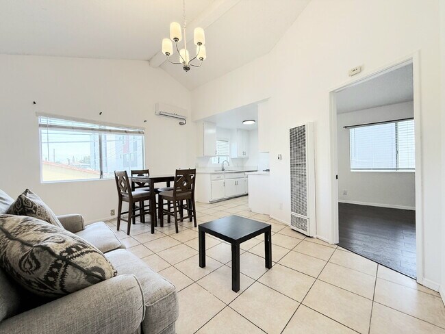 Building Photo - 1343 W 36th St