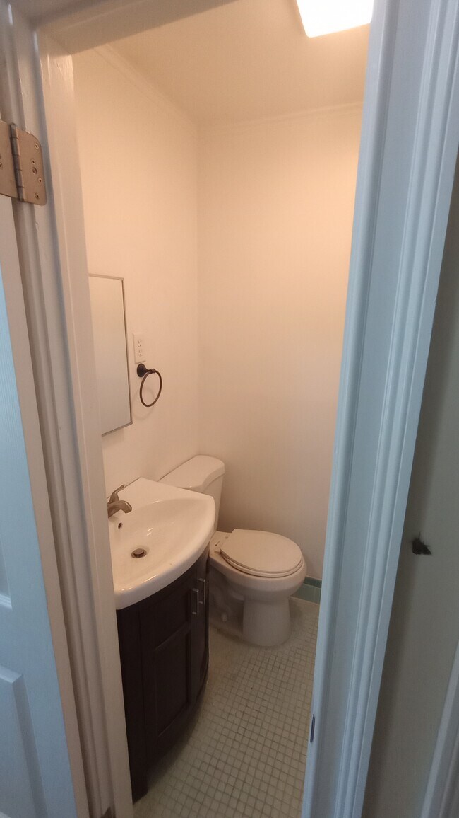 Building Photo - 45 Longfellow Dr