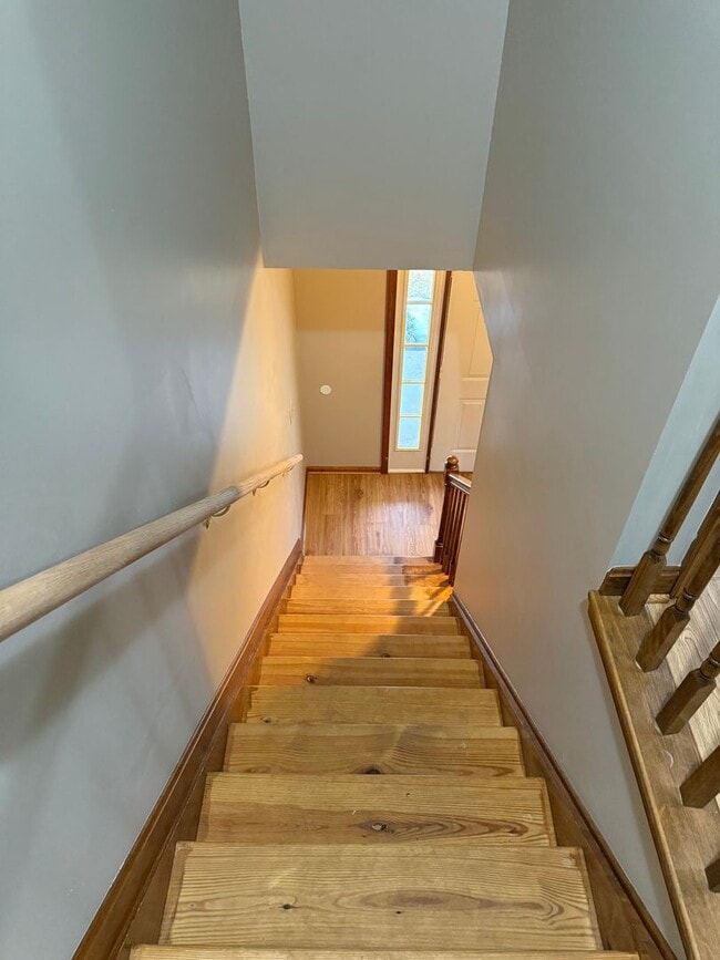 Building Photo - 1560 Buttercup Dr