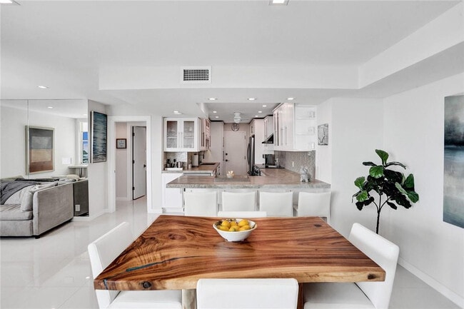 Building Photo - 5200 N Ocean Blvd