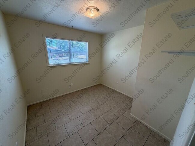 Building Photo - 3 bedroom 1 bath 1 car garage