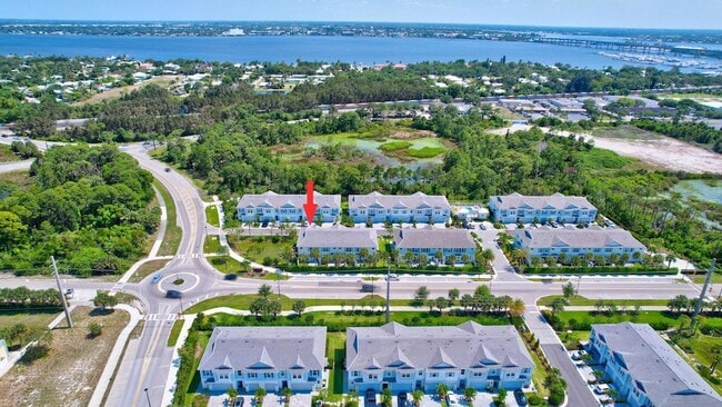 Building Photo - 229 Preserve Trl S