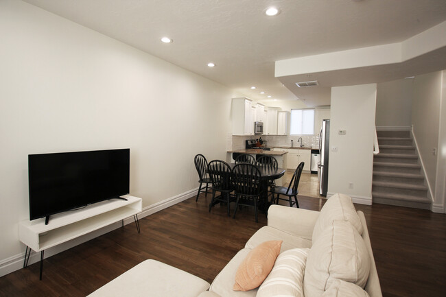 Building Photo - 625 E 200 S