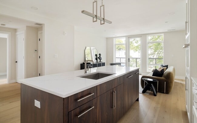 Building Photo - 20 Kinmonth Rd