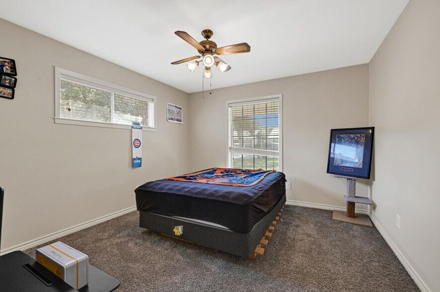 Building Photo - 1109 Frances Dr