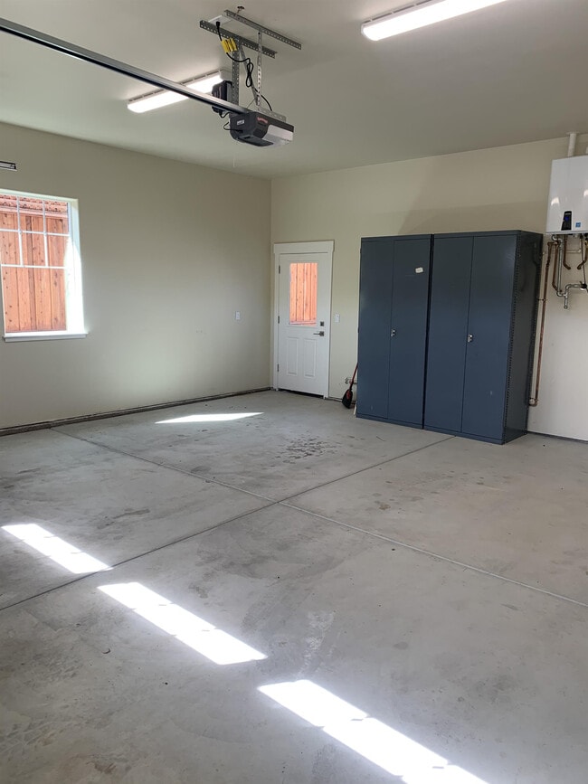 Building Photo - 3626 Aaron Dr