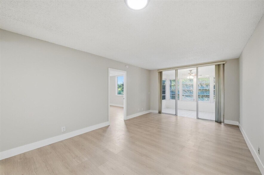 Building Photo - 9430 Poinciana Pl