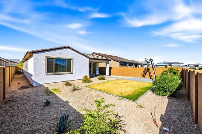 Building Photo - 2053 W Sienna Bouquet Pl