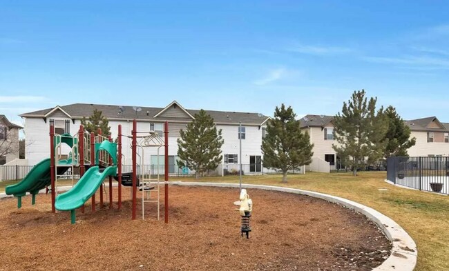 Building Photo - Charming Townhome located in a great area! Coming soon!