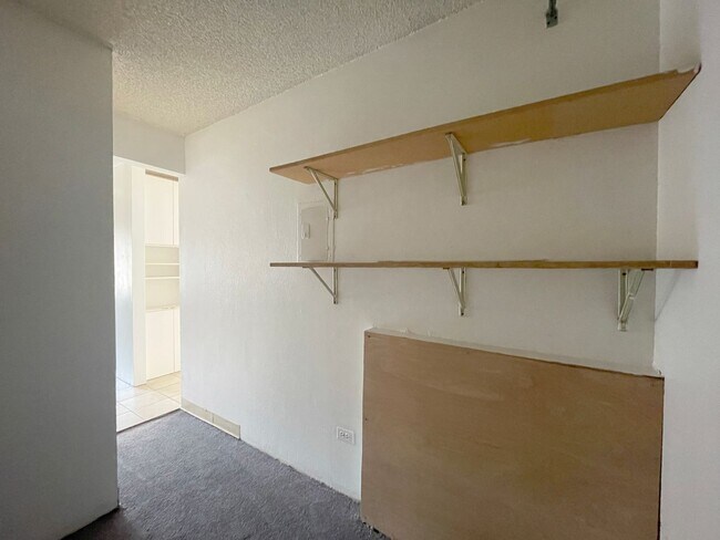 Building Photo - Cute 1 bedroom, full bathroom condo