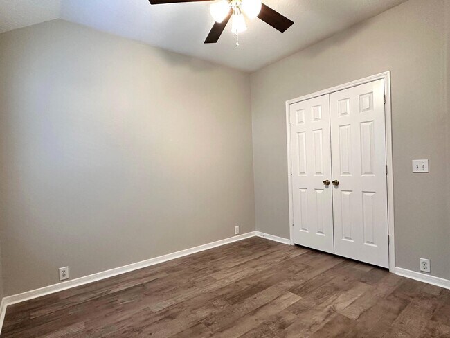 Building Photo - 3002 E Cedar Sun Trail