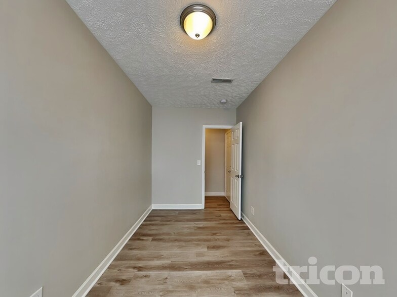 Building Photo - 649 Belgium Dr