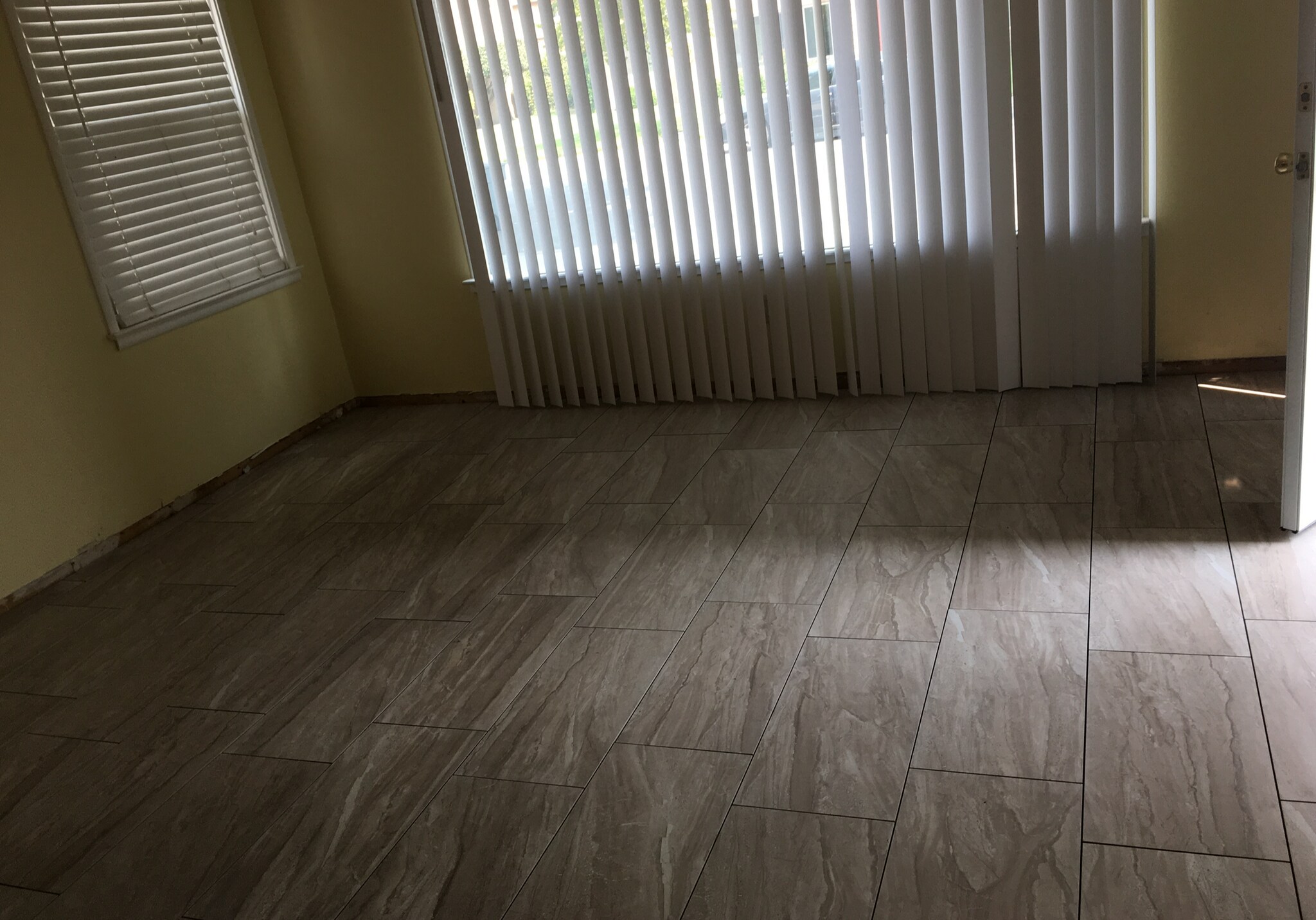 Building Photo - 916 Bautista Dr