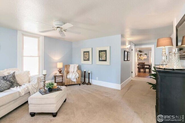 Building Photo - Beautiful 2-Bedroom, 2.5-Bath Townhome in ...