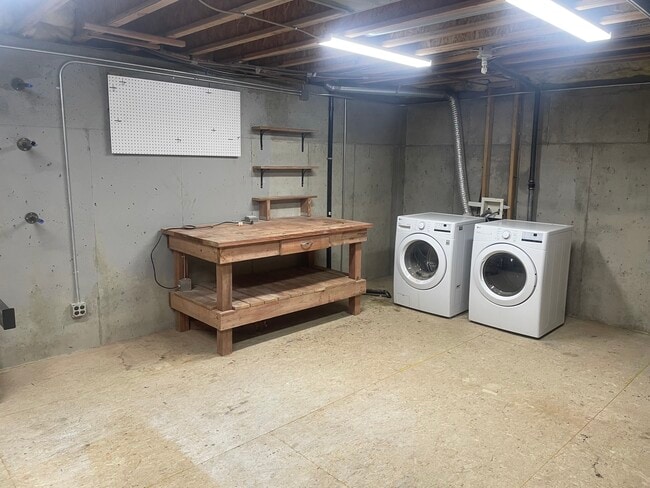 Building Photo - 3228 W Girard Ave