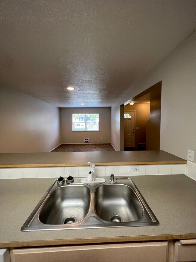 Building Photo - 1008-1010 E. Ermina