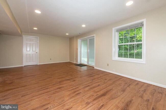 Building Photo - 17 Peach Leaf Ct