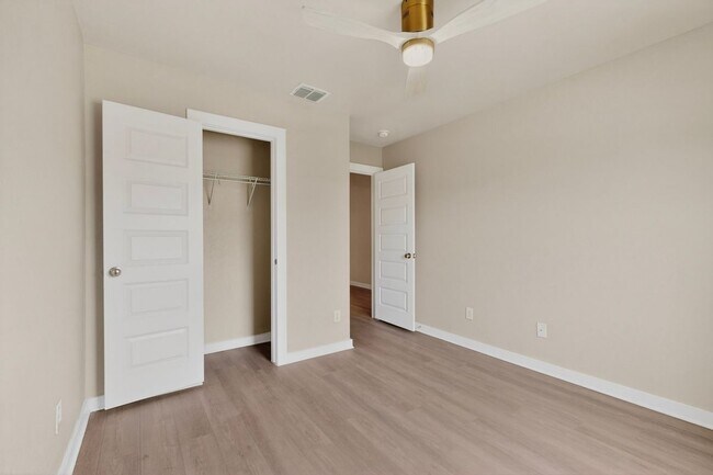 Building Photo - 7619 Toledo Bend