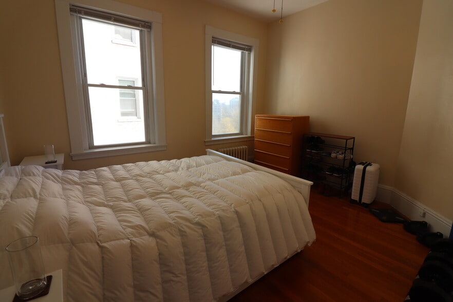 Building Photo - 1477 Beacon St